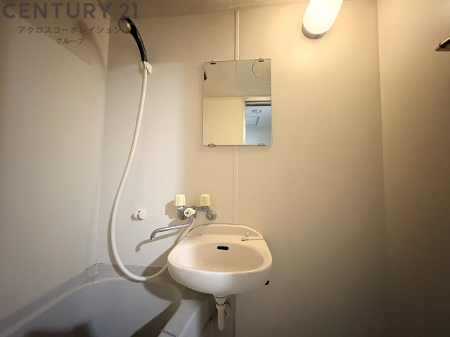 洗面設備　浴室内に洗面台付き！