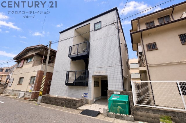 建物外観　居住者専用のごみ置き場があります。