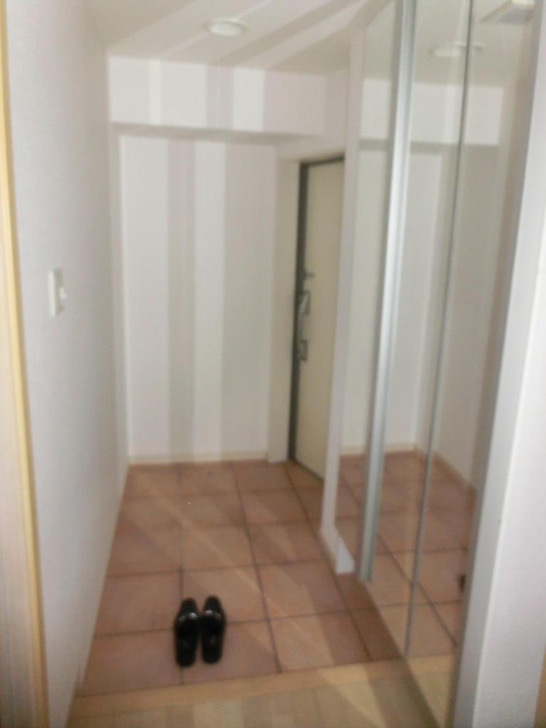 玄関　下駄箱完備