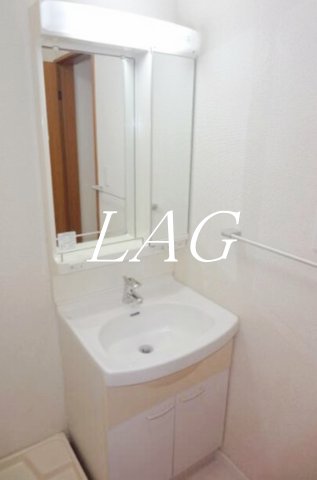 洗面設備　独立洗面台になります。