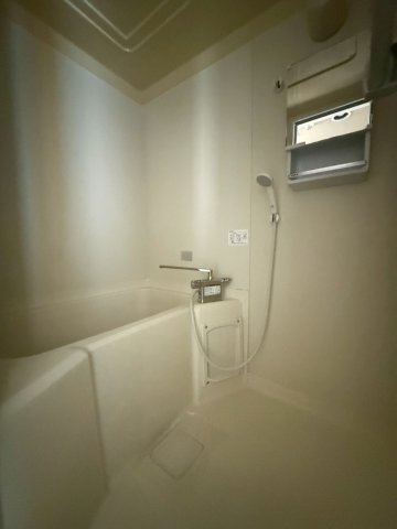 バス・シャワールーム　コンパクトで使いやすいお風呂です