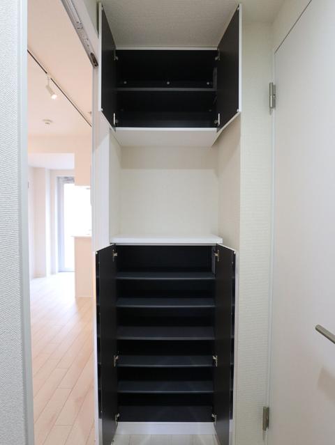 収納　収納　シューズボックス