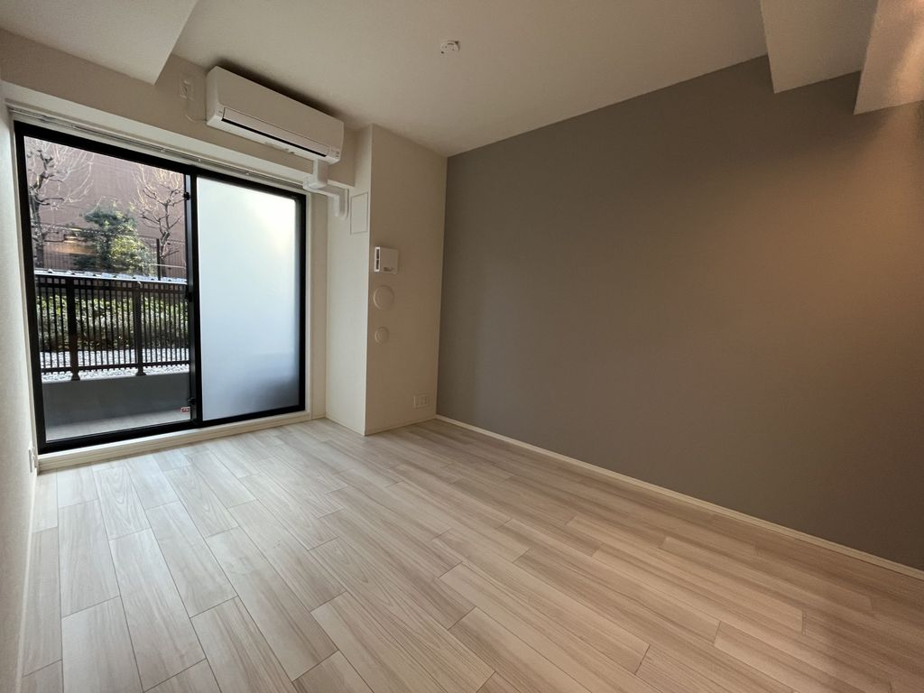 居室・リビング　※別部屋の参考写真です。