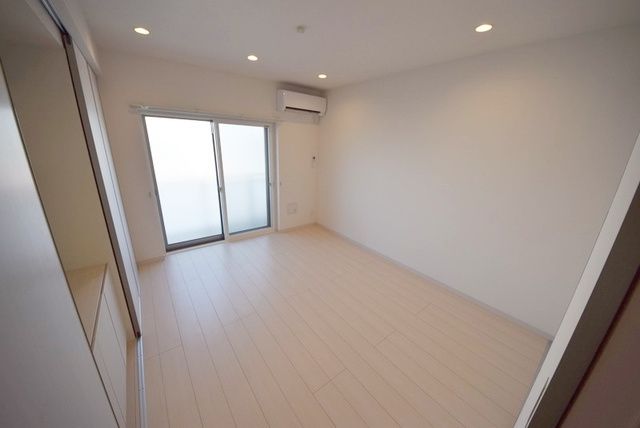 居室・リビング　白を基調としたお部屋です