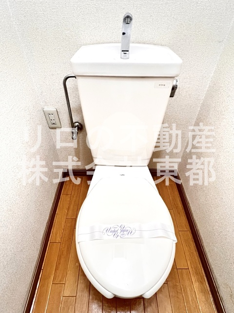 トイレ　白基調で清潔感のあるトイレです♪