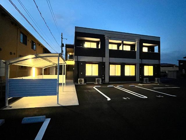 建物外観　外観写真（夜）