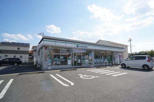 コンビニ　ファミリーマート 橿原くずもと町店（コンビニ）まで262m