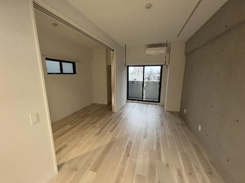 居室・リビング　室内