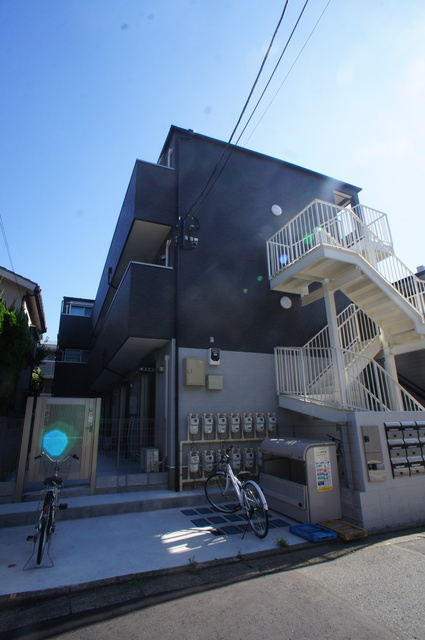 建物外観　特急停車駅・明大前駅より徒歩８分の　物件です♪