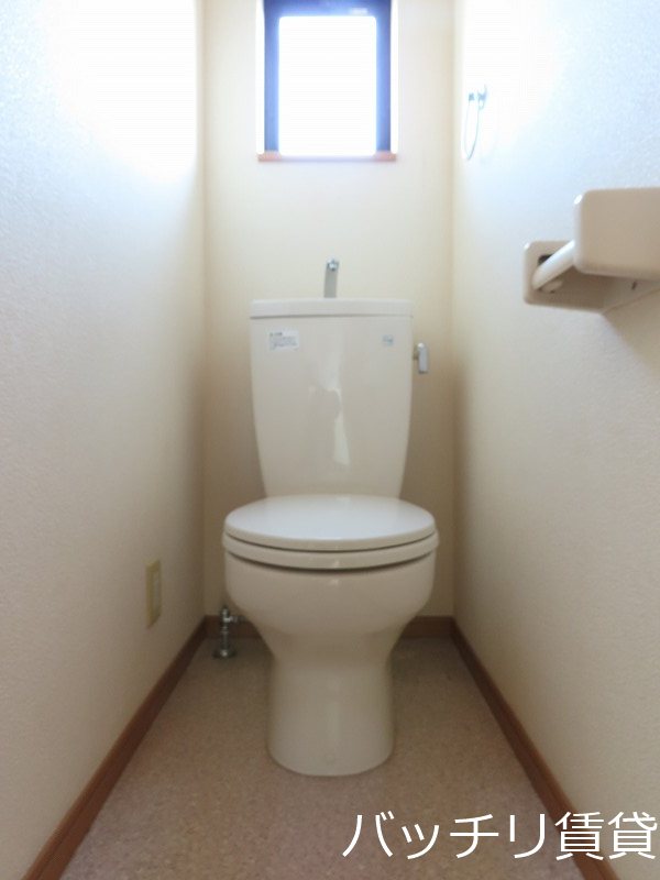 トイレ　画像は別号室タイプの為、現状を優先致します。