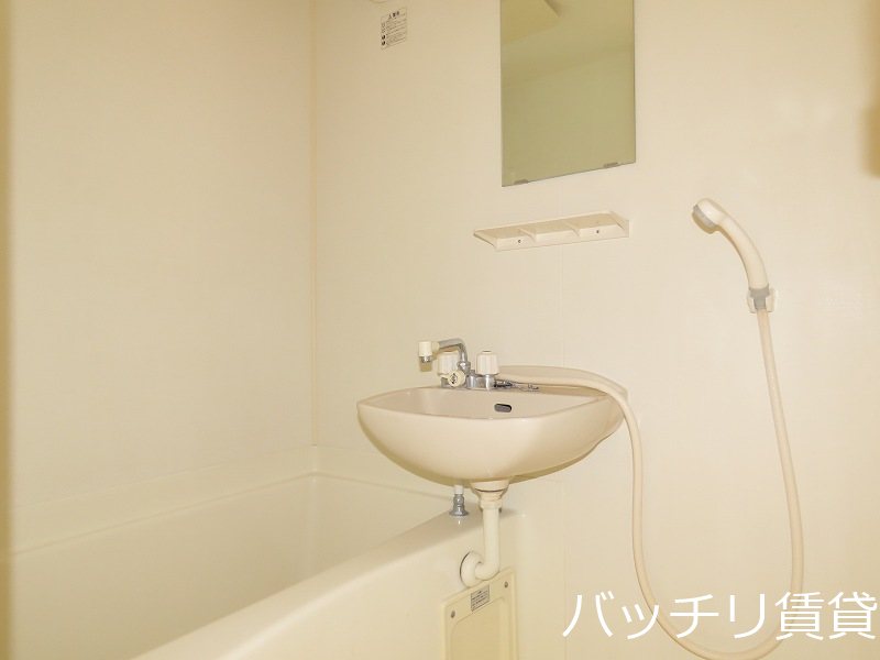 洗面設備　画像は別号室タイプの為、現状を優先致します。