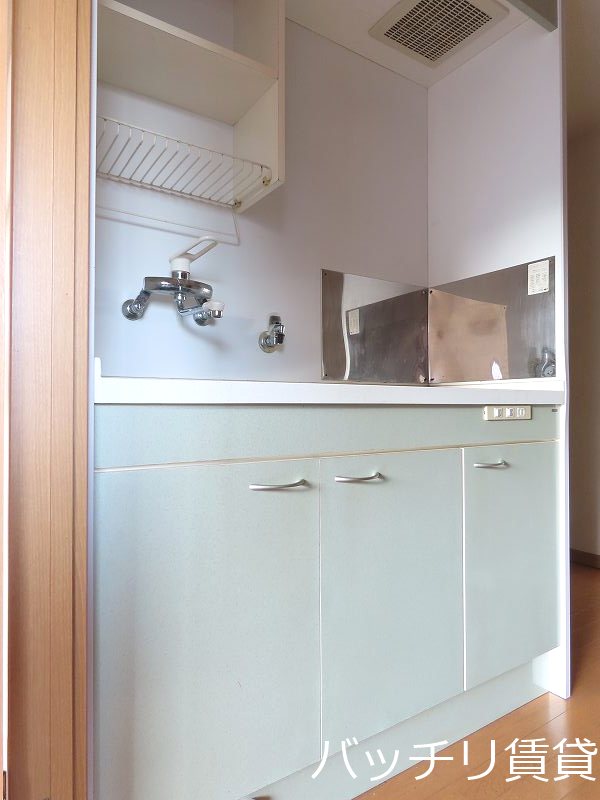 キッチン　画像は別号室タイプの為、現状を優先致します。