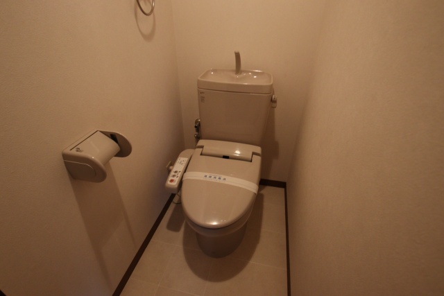 トイレ　※別室の参考写真の為、現況優先です。