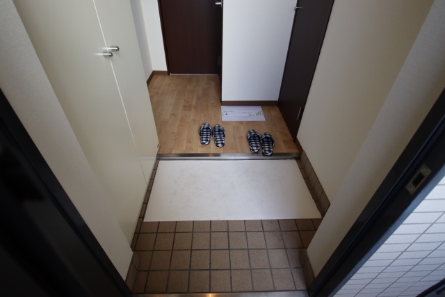 玄関　※別室の参考写真の為、現況優先です。