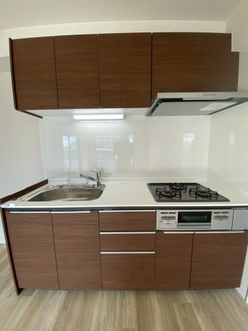 キッチン　壁付けキッチンでスペースを最大限有効活用できます！