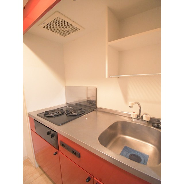 キッチン　コンパクトなキッチンで掃除もラクラク