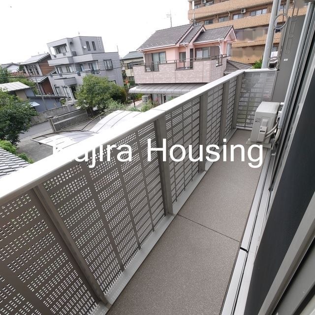 バルコニー　★外干し派に嬉しいバルコニー付★