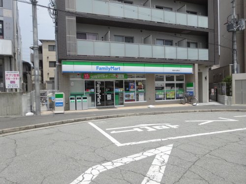コンビニ　ファミリーマート 阪急中山駅前店（コンビニ）まで62m