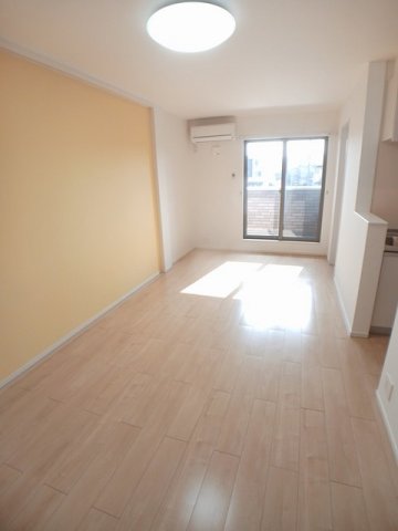 居室・リビング　こちらのリビングで趣味の時間をお楽しみください