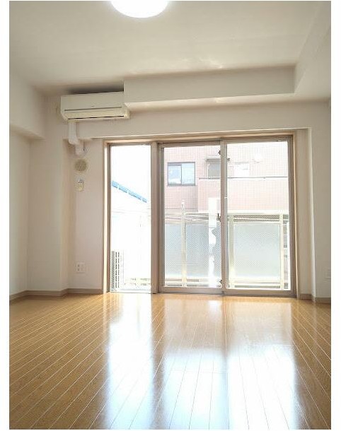 居室・リビング　開放感のあるゆったりとしたお部屋です♪