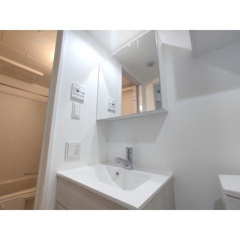 コンビニ　セブンイレブン（コンビニ）まで424m