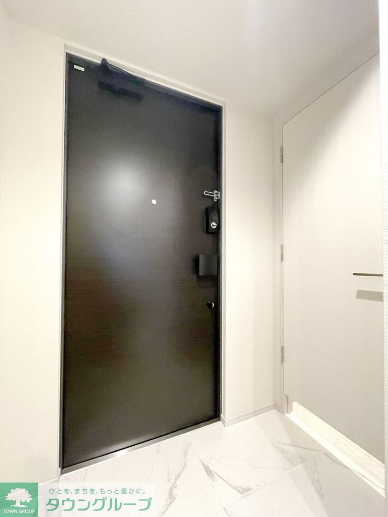 玄関　※別部屋参考写真