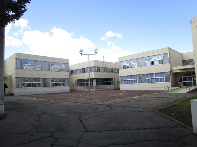 小学校　帯広市立広陽小学校（小学校）まで374m