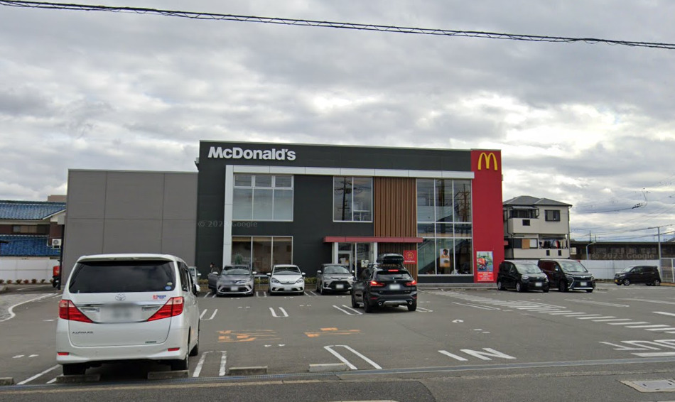 飲食店　マクドナルド 摂津鳥飼店（飲食店）まで603m