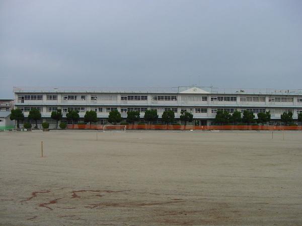 中学校　久留米市立屏水中学校（中学校）まで823m