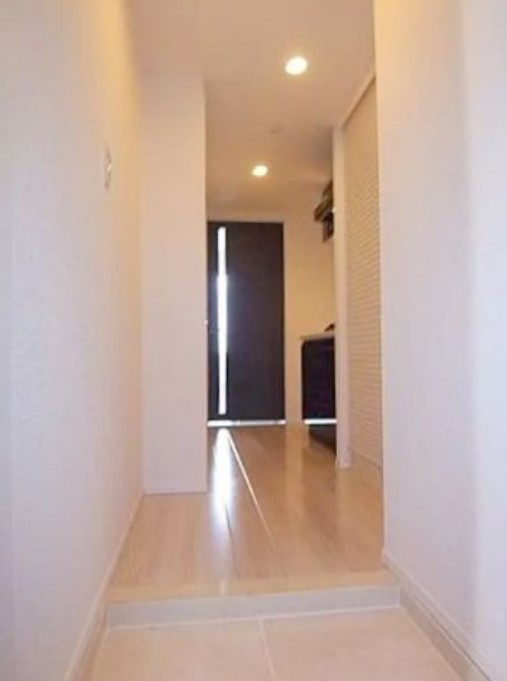 玄関　写真は同タイプ住居です