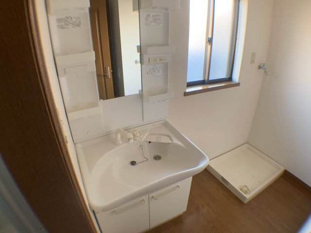 洗面設備　洗面所内に室内洗濯機置場がついてます！