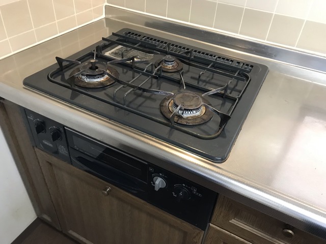 キッチン　自炊をされる方に嬉しい3口コンロ♪