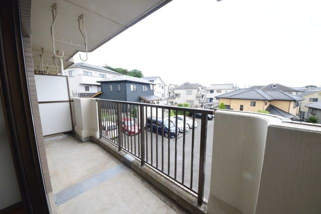 バルコニー　南向きの広々バルコニー