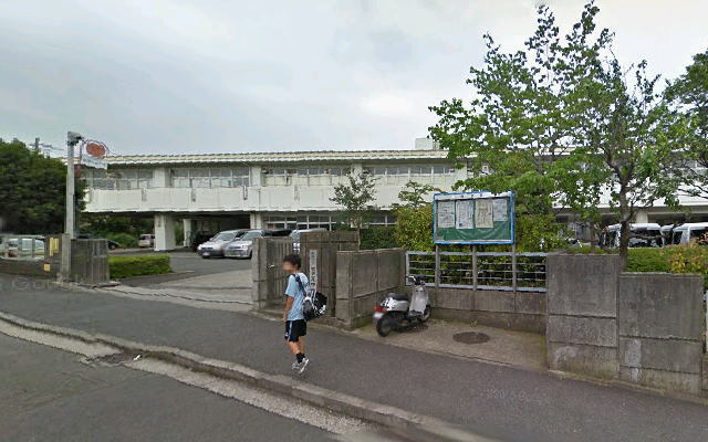 中学校　横浜市立市ケ尾中学校（中学校）まで859m