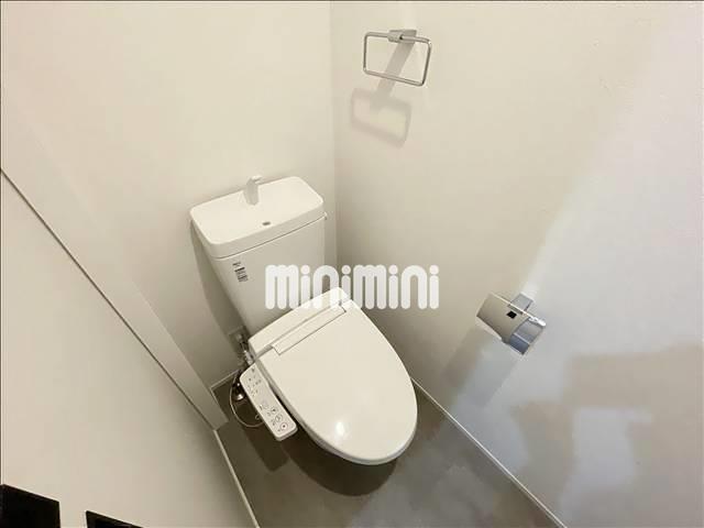 トイレ　温水洗浄便座です。