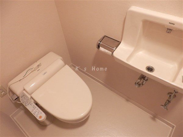 トイレ　レストルーム