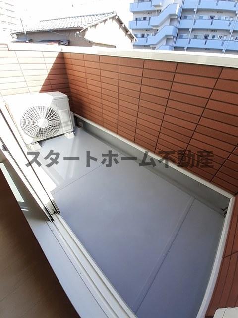 バルコニー　お洗濯にも便利なバルコニー付き