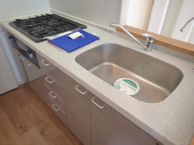 キッチン　システムキッチン（3口ガスコンロ・グリル付）