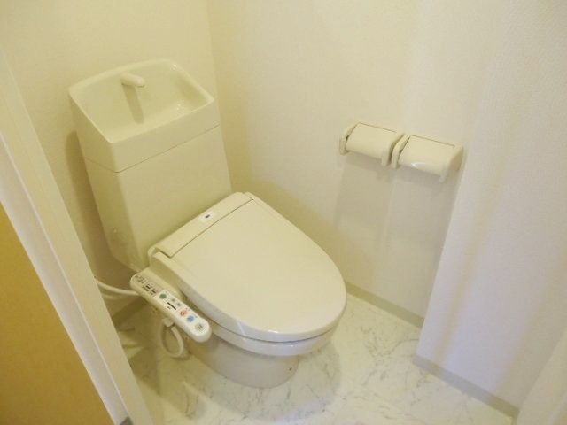 トイレ　落ち着いた色調のトイレです♪