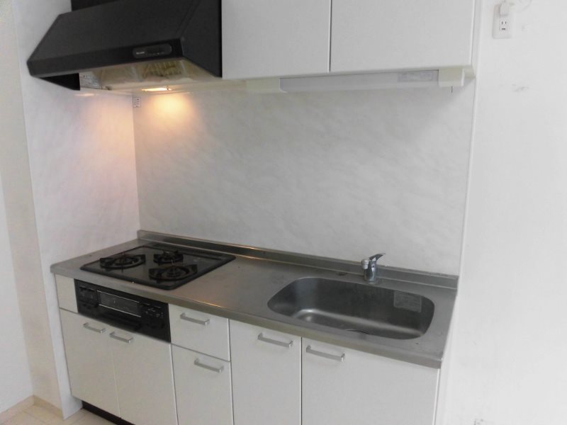 キッチン　ガス3口グリル付システムキッチン