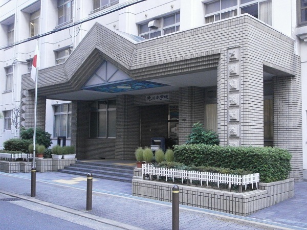 小学校　大阪市立滝川小学校（小学校）まで699m