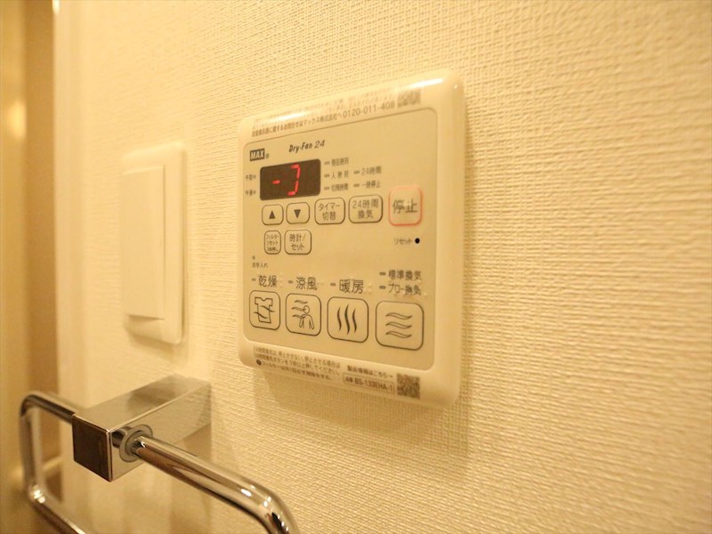 その他設備　浴室暖房乾燥機付き