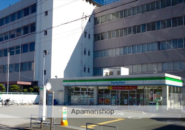 コンビニ　ファミリーマート（コンビニ）まで304m