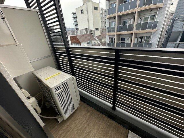 バルコニー　暖かな日差しのふりそそぐバルコニー