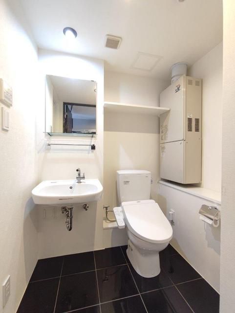 トイレ　■鏡付き独立洗面台♪♪温水洗浄便座♪