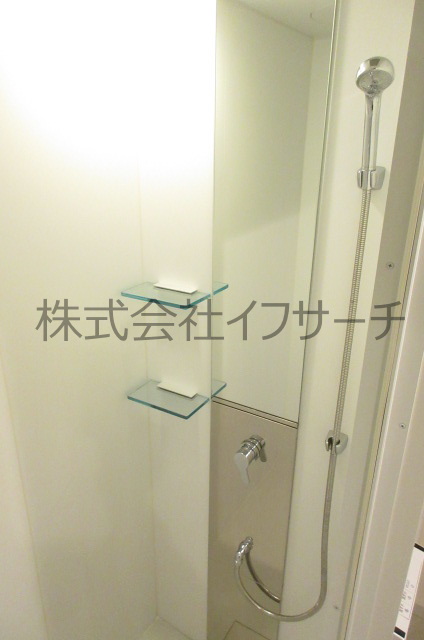 セキュリティ　バスルームとは別にシャワールームあり　3月22日16時撮影