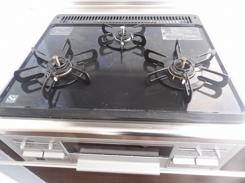 その他設備　３口ガスコンロ※前回募集時の写真２０２３年１月撮影