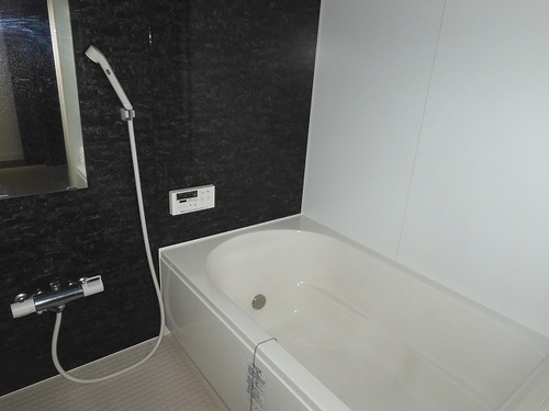 バス・シャワールーム　浴室※前回募集時の写真２０２３年１月撮影