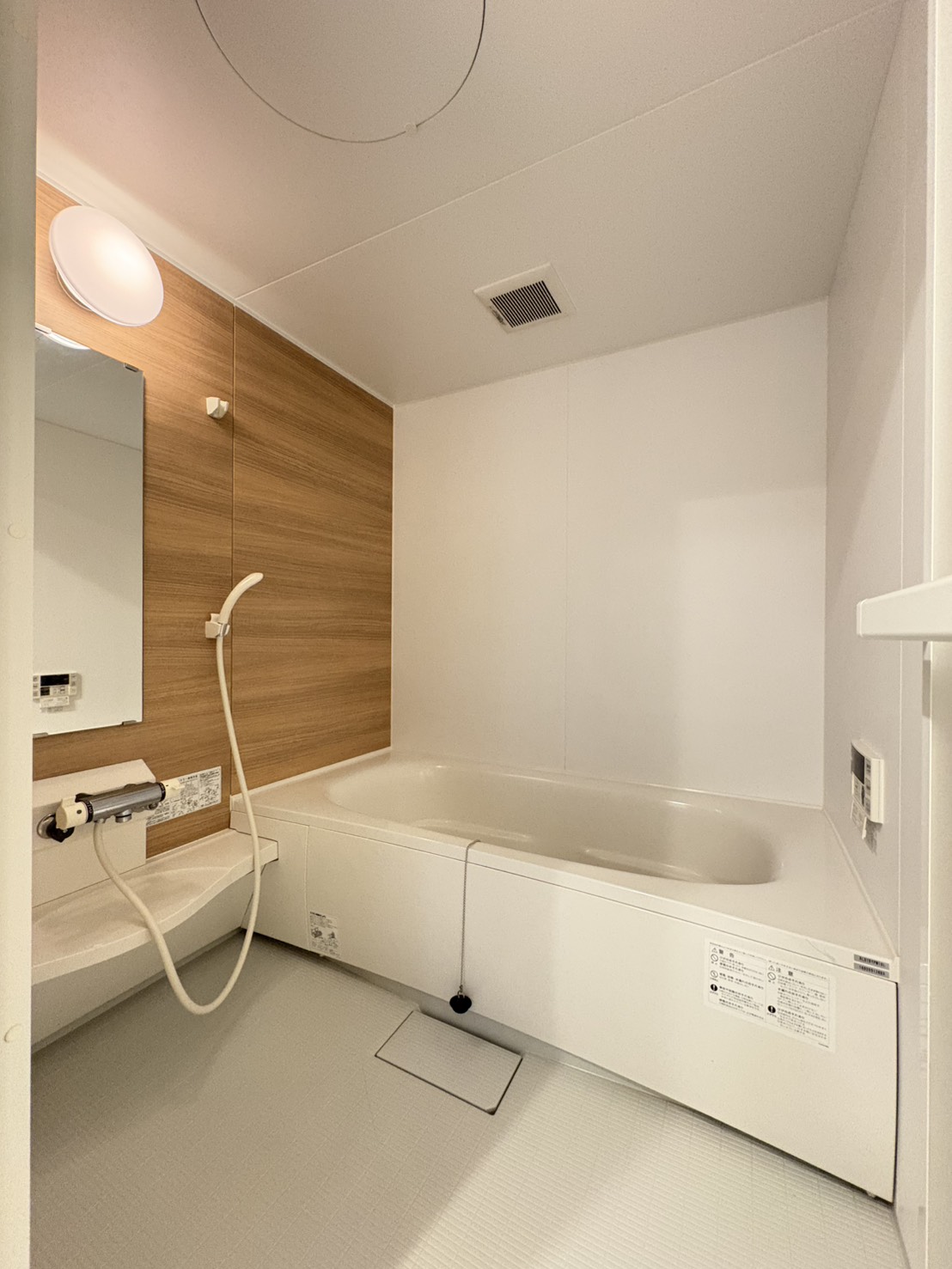 バス・シャワールーム　※5号室タイプのお写真です。