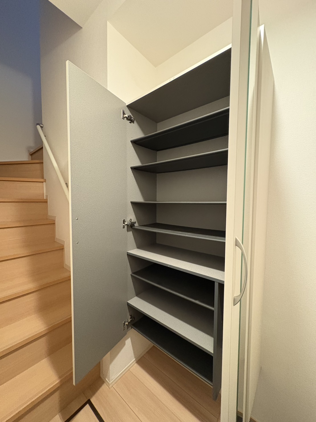 玄関　※5号室タイプのお写真です。